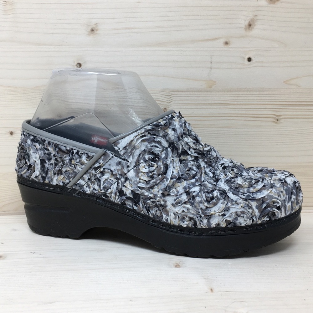 Sanita Women’s Nursing Clogs